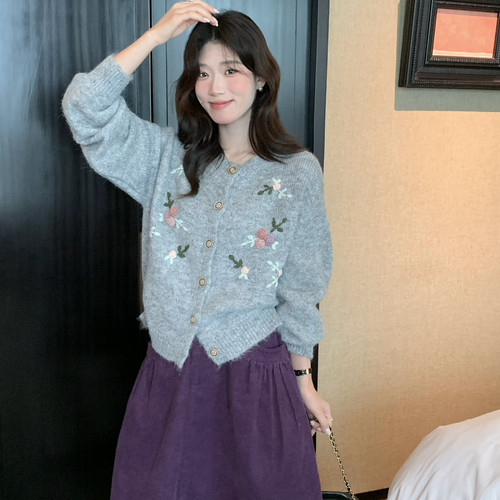 SUSAN-小花穿在身上韩系复古花卉立体绣花软糯温柔保暖毛衣6322s
