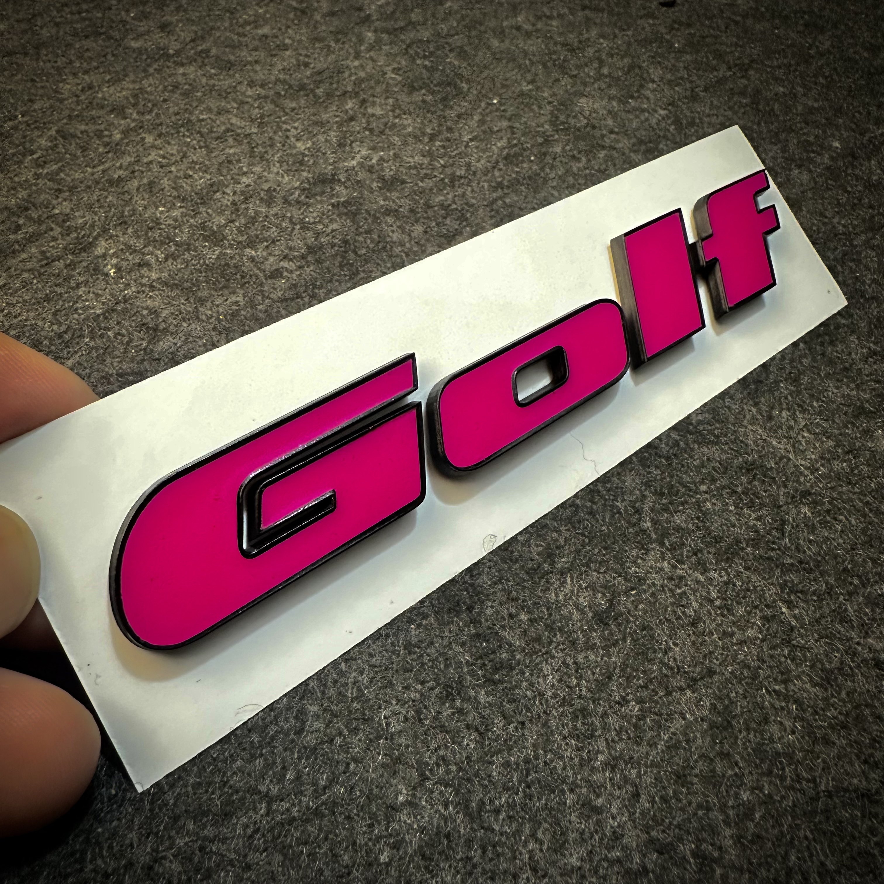 大众高尔夫1990版复古车标Golf定制版粉色双色个性3D立体字母尾标图片