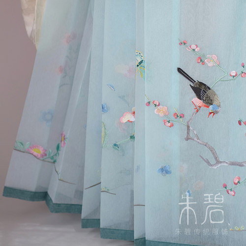 朱碧2025春夏绣花马面裙飞花裙