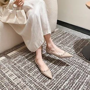 2025年春新款v家铆钉尖头平底鞋女漆皮柳丁平跟百搭经典船鞋单鞋