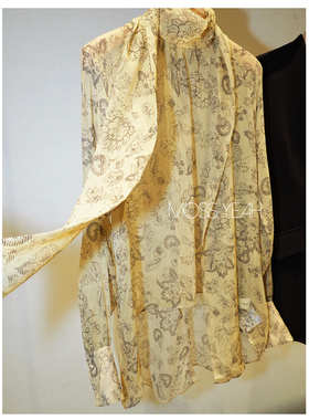 Moss烨 〓设计师〓飘逸桑蚕丝 鹅黄印花高领飘带长袖衬衫