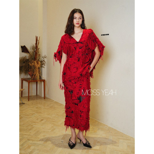 Moss烨〓设计师〓圣诞风 立体烧花流苏 V领廓形马甲直筒长裙套装