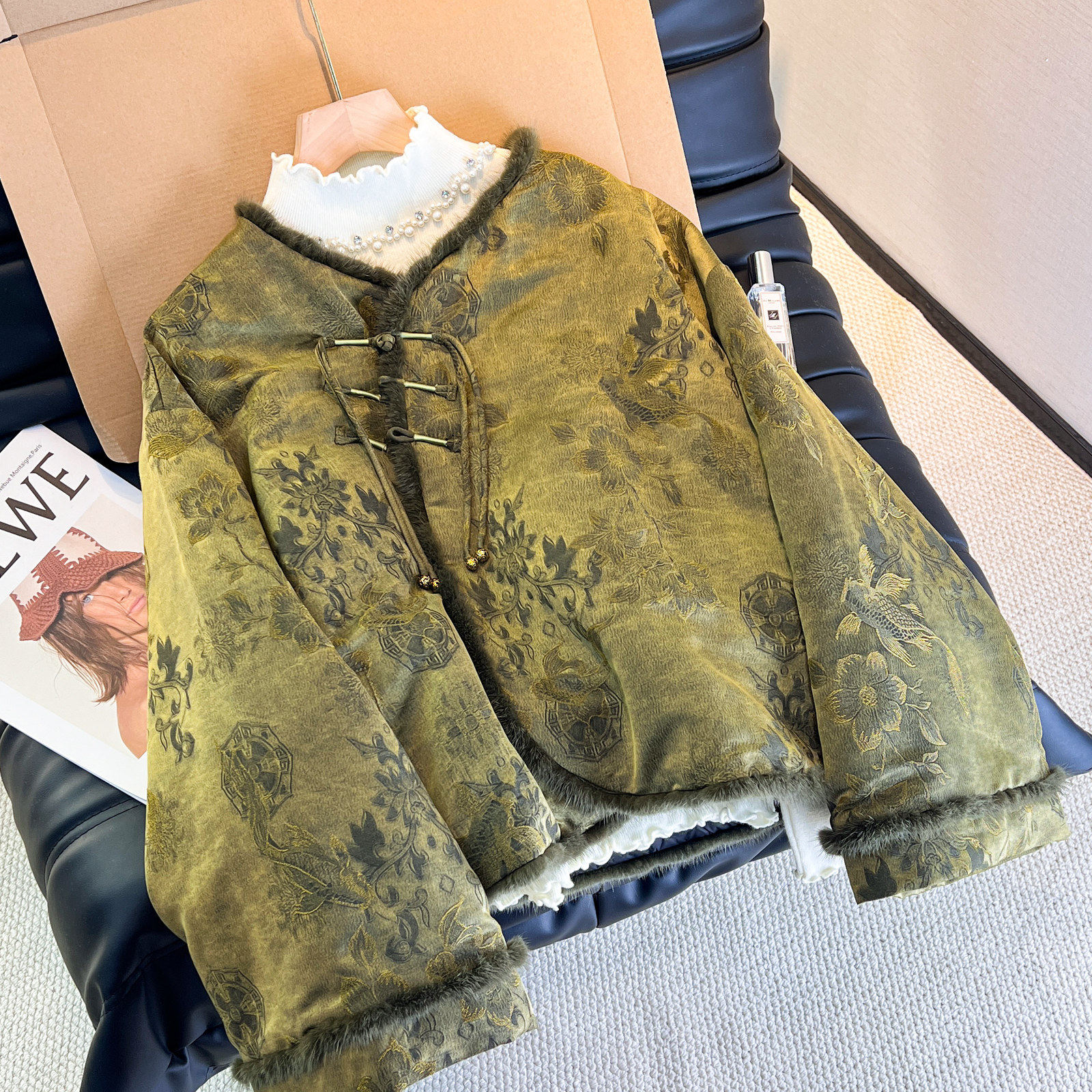 新中式高端羽绒服女复古盘扣提花毛边内搭毛衣保暖外套2026冬季