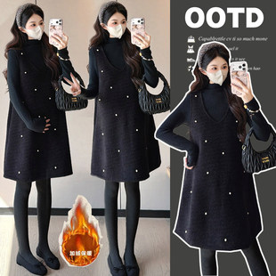 孕妇连衣裙2025秋冬装新款孕期穿搭法式珍珠加绒加厚背带裙子套装