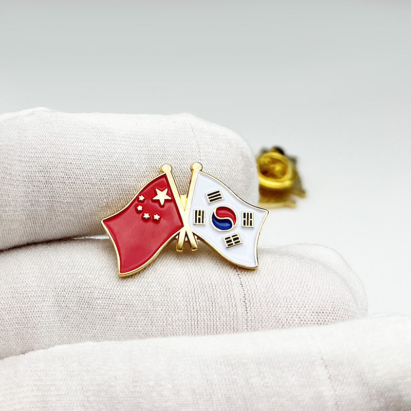 中韩友好交叉旗子胸针 徽章 韩国旅游胸章勋章 国旗襟章现货 定制