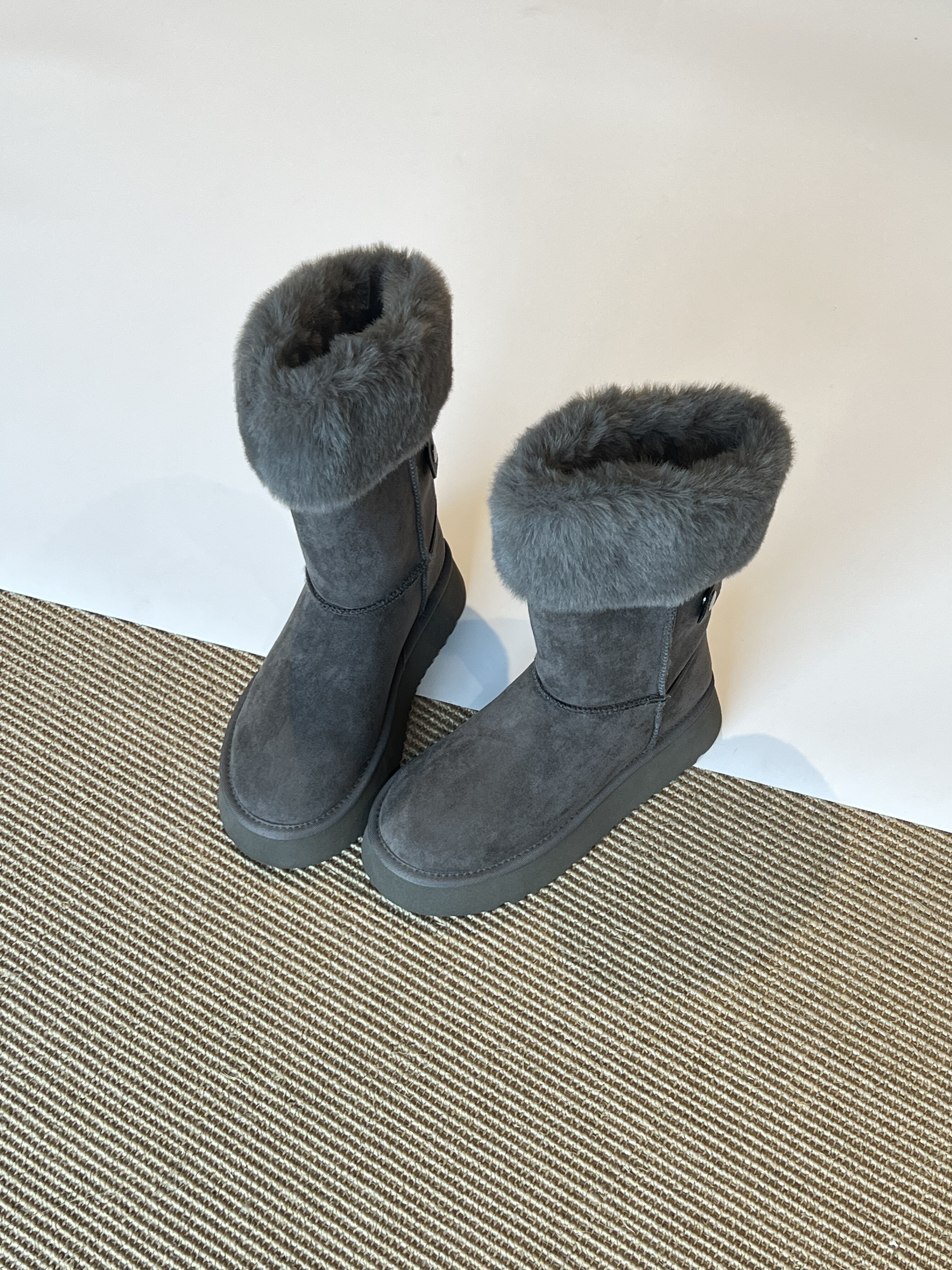 Claudie定制 绒面圆头加时尚雪地靴