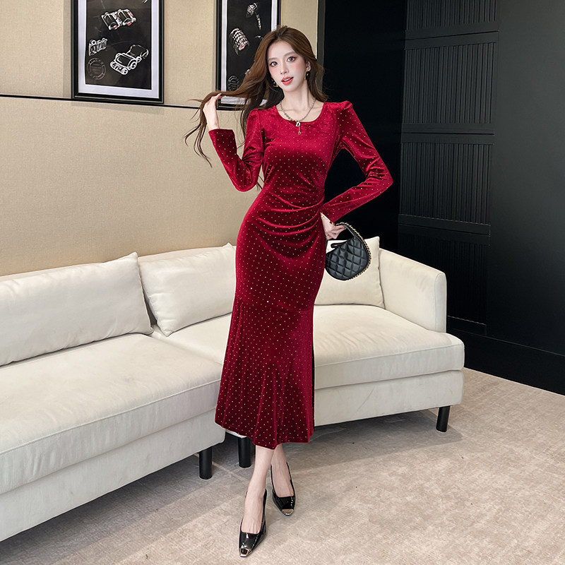 晚宴气质礼服2025秋冬新款优雅气质长袖修身包臀长裙金丝绒连衣裙