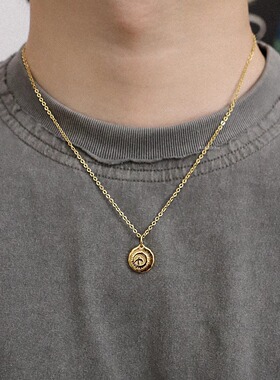 日系复古飞鸟钢饼项链男潮小众简约百搭高级感圆牌金色项链不褪色
