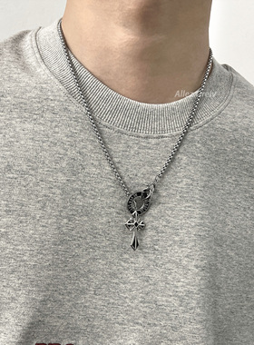 钛钢小众设计感十字架项链男生街头潮酷个性原创穿搭配饰不掉色