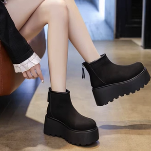 Ankle boots with side zippers侧拉链坡跟女士短筒靴高跟烟筒靴