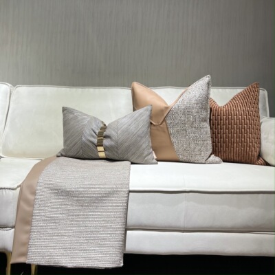 Homeless样板房间客厅靠垫现代简约暗橘色皮革拼接金属装饰抱枕