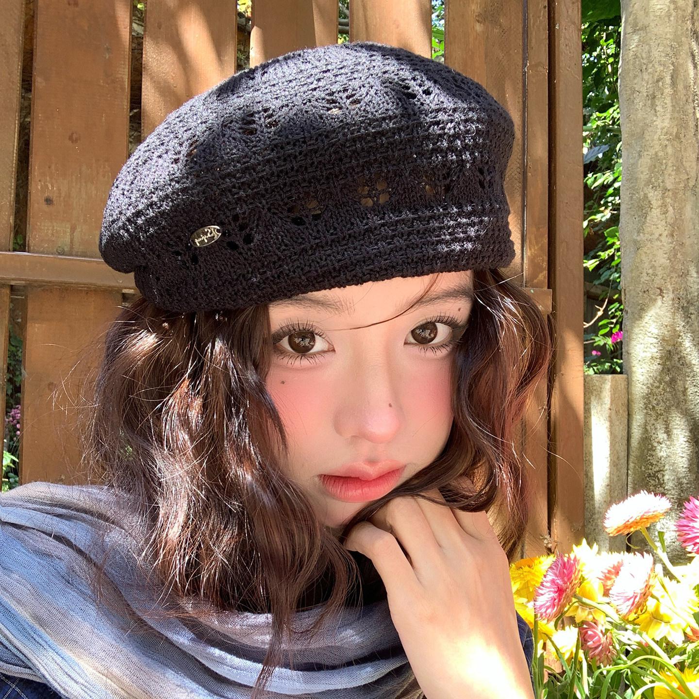 氛围感镂空贝雷帽女2026新款春夏透气文艺画家帽金属标复古蓓蕾帽