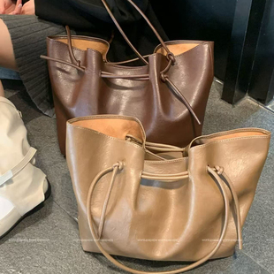 韩国小众PU皮质大容量托特包女2026新款春夏复古百搭单肩包腋下包