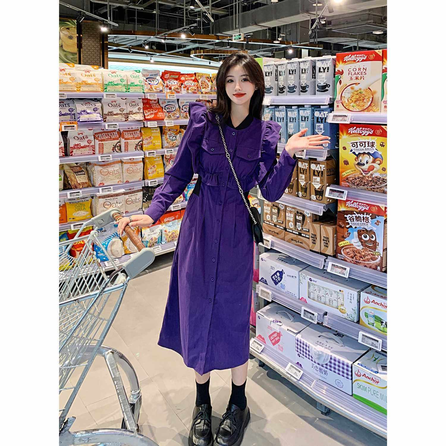 2025新款大码女装秋季灯芯绒洋气质裙子胖妹妹遮肚减龄显瘦连衣裙