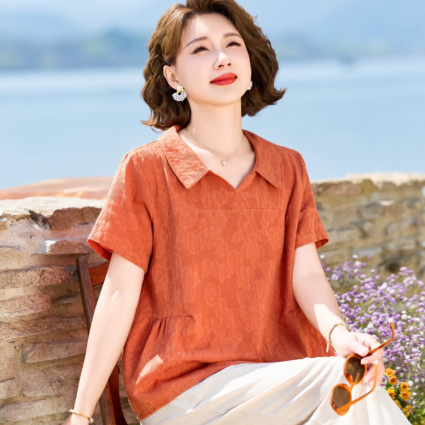 中年妈妈洋气宽松短袖中老年女夏装薄款减龄上衣小衫妇女棉麻套装