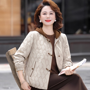 小个子妈妈秋季套装休闲连帽夹克外套中老年女春秋短款开衫褂子