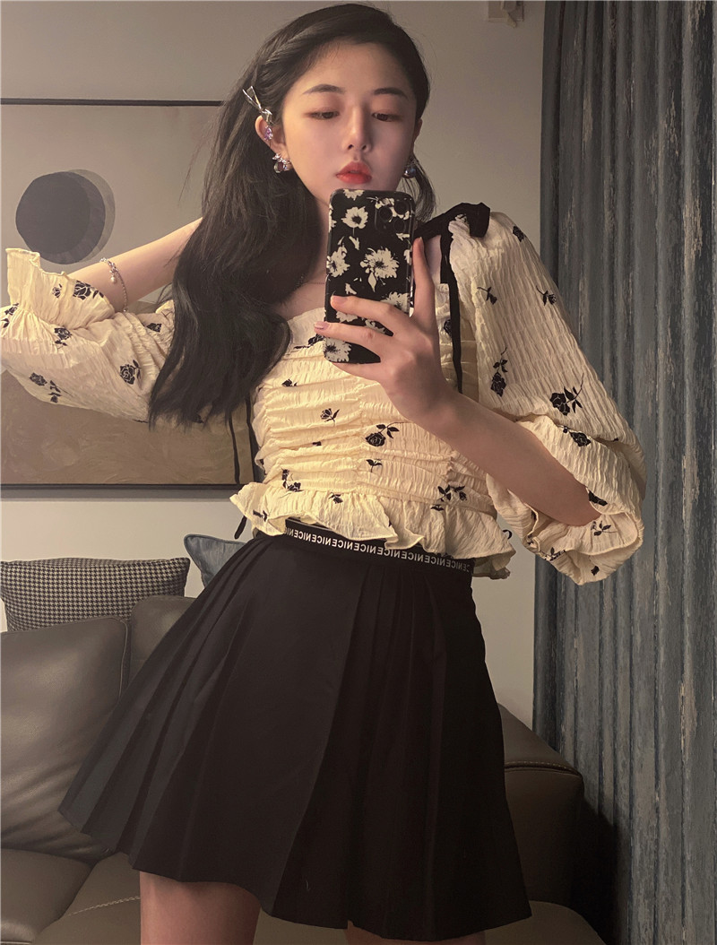 Real price new Korean one shoulder lace up chiffon shirt + ribbon patchwork pleated skirt suit