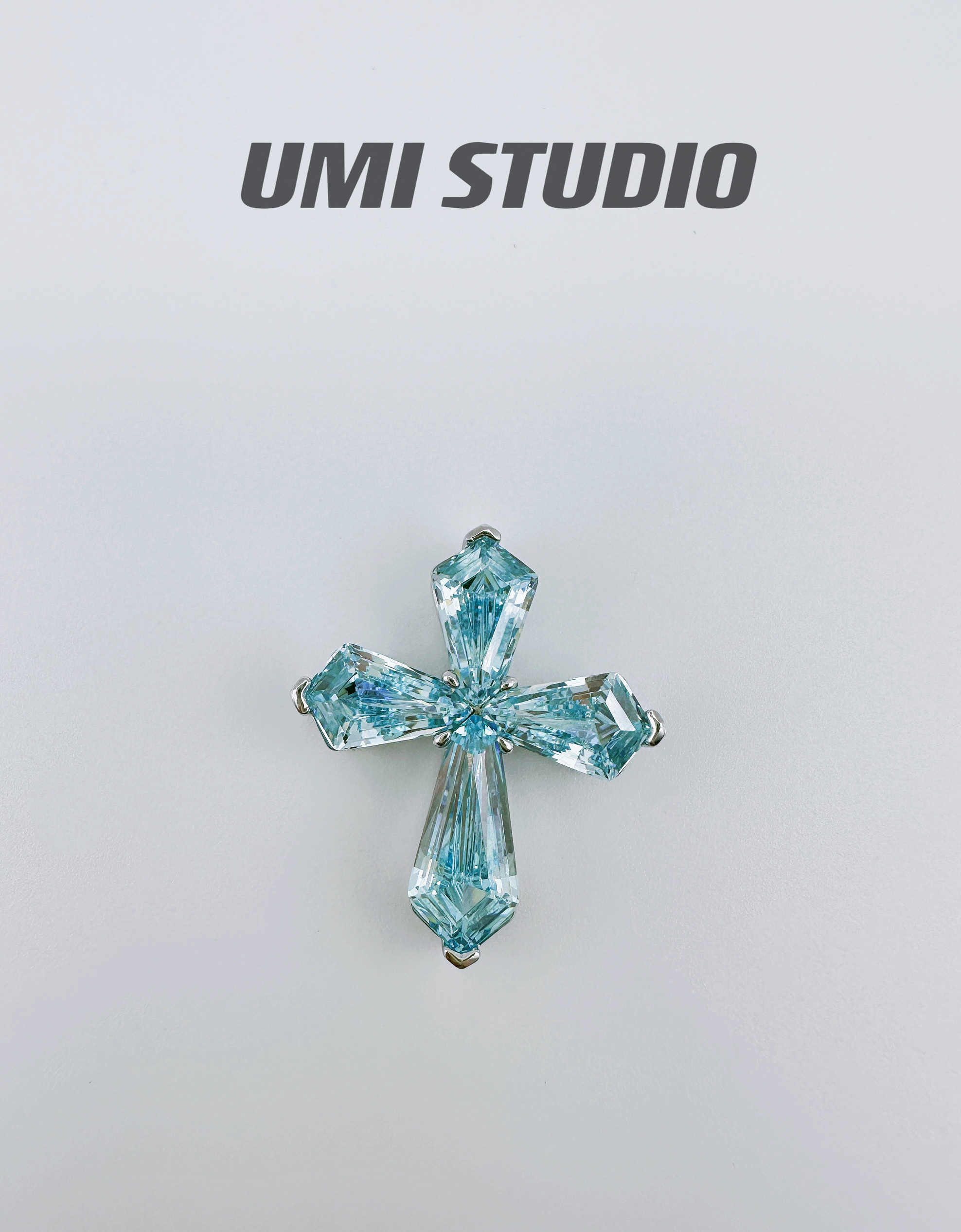 UMI家·轻珠宝/S925银镀金·培育海蓝宝十字架吊坠超显白高级感