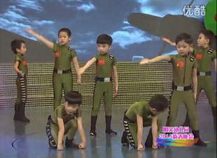 六一小荷风采大中国舞蹈男孩儿童表演服兵娃娃演出服幼儿园迷彩服