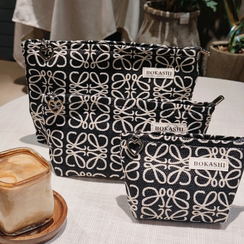 高级感布艺蝴蝶结化妆包女便携大容量收纳包证件零钱包旅行补妆袋