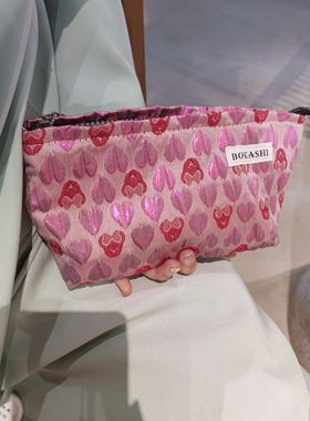2025新款粉爱心高端便携式化妆包女大容量高级感外出化妆品收纳包