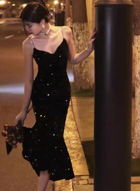 黑色法式吊带连衣裙女名媛新款春秋季高级感丝绒气质亮片晚礼服裙