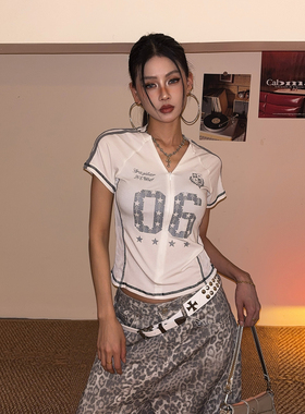 DoubleD V领数字印花足球短袖T恤女夏季正肩修身美式运动短上衣潮