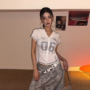 正肩修身 DoubleD V领数字印花足球短袖 T恤女夏季 运动短上衣潮 美式