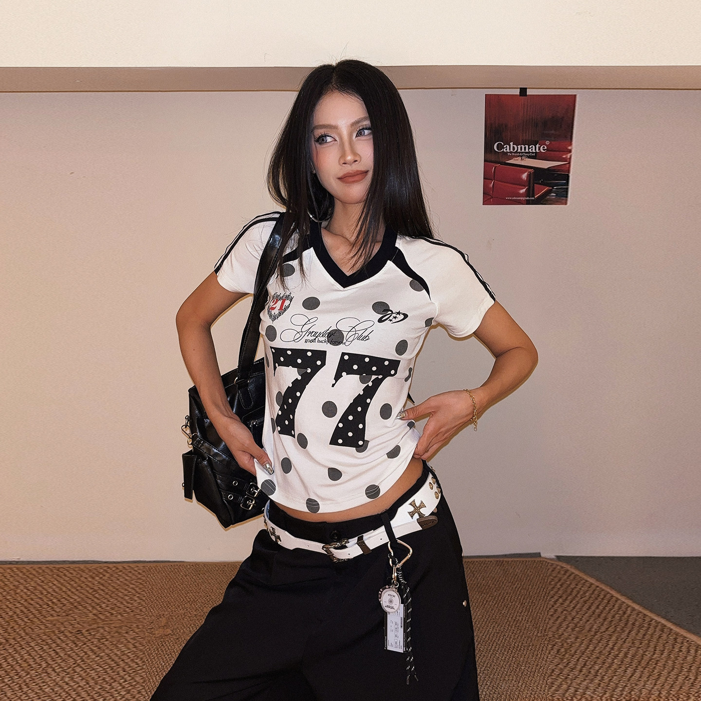 2026新款美式V领波点短袖T恤女图片