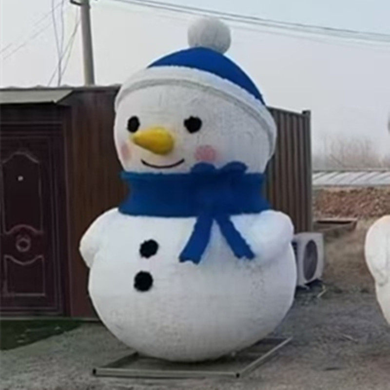 绿雕雪人景观造型定制大型仿真绿雕工艺品户外立体仿真雪人制作