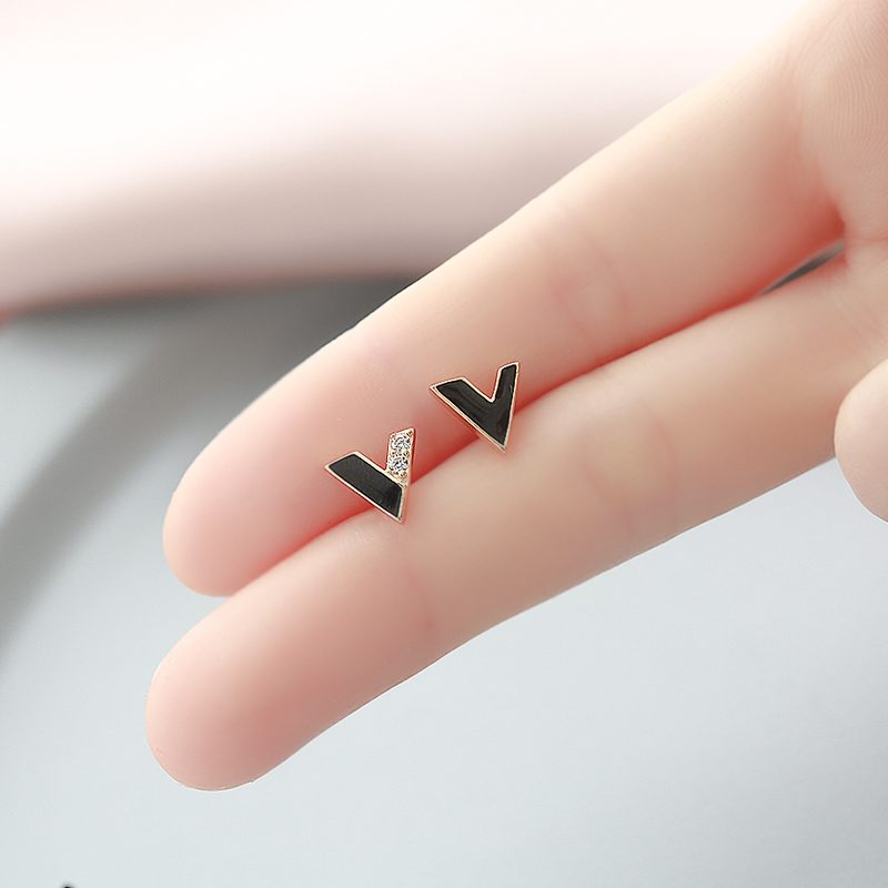 s925黑色字母百搭冷淡风网红耳钉