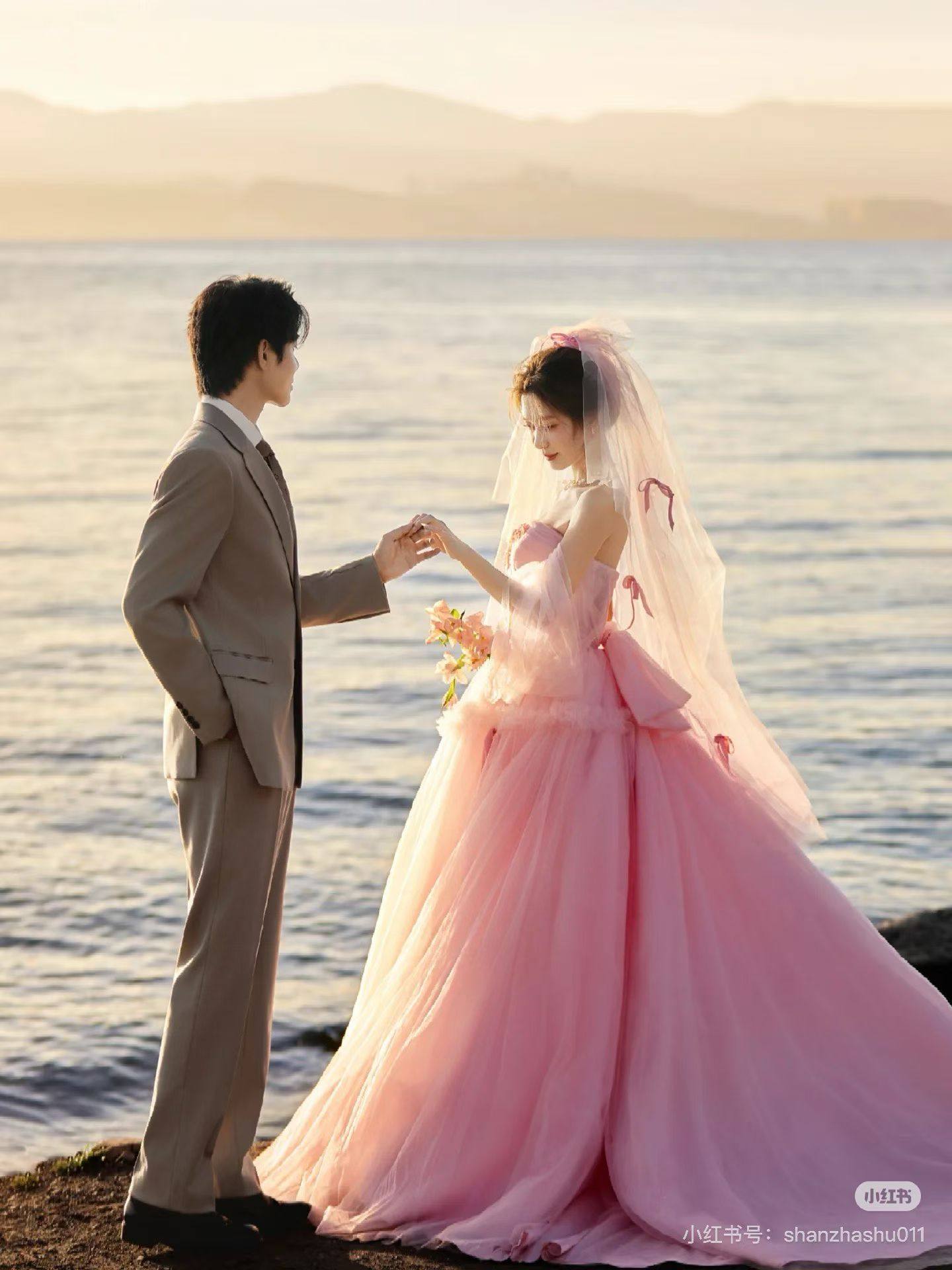 新款影楼拍照主题服装情侣花朵抹胸拖尾旅拍彩纱森系城堡婚纱礼服