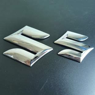 适用铃木北斗星E+新奥拓浪迪雨燕前后标维特拉天语SX4方向盘车标