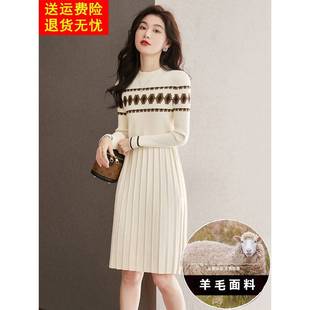 配大衣的毛衣裙女秋冬季2025年新款高级羊毛羊绒中长款针织连衣裙
