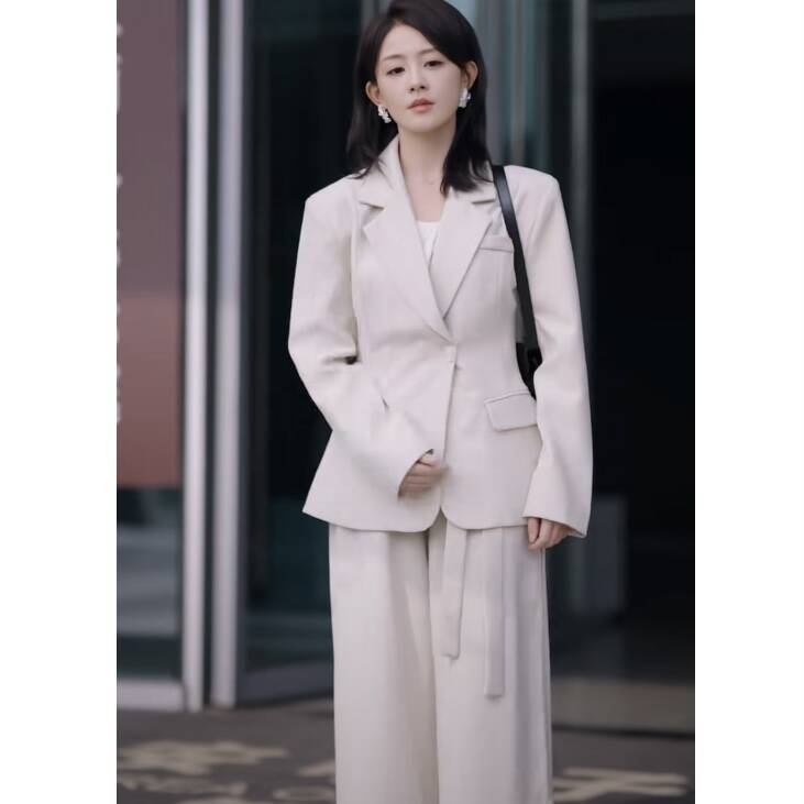 短剧新婚慢热陈芳彤闻溪同款西装