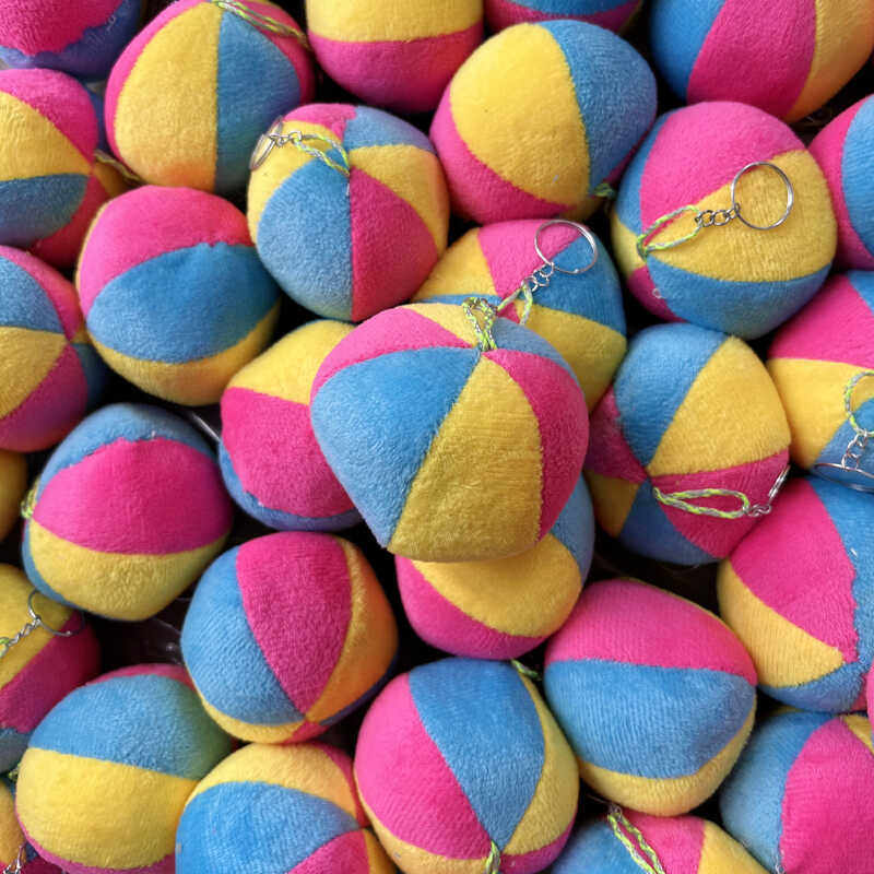 彩球钥匙环挂件毛绒玩具婚庆活动用小号抛洒猫狗宠物逗趣球球玩具