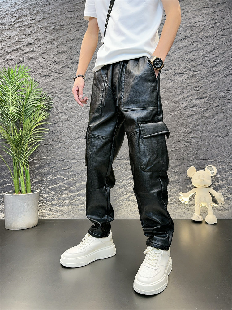 남성 작업복 가죽 바지 겨울 벨벳 두꺼운 캐주얼 바지 패셔너블한 하이 스트리트 멀티 포켓 작은 다리 바지 인터넷 연예인 동풍 바지