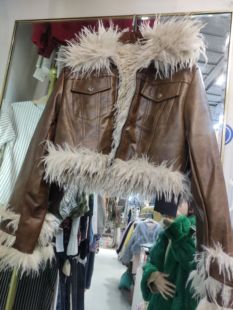 S码咖色皮毛一体高腰短外套不退不换看好再拍