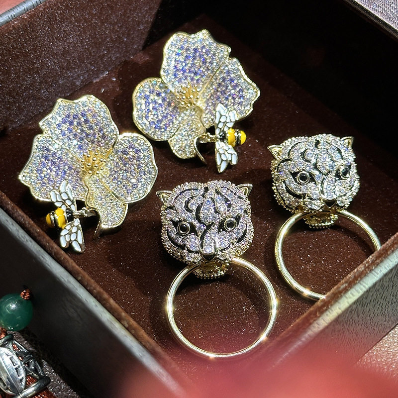 老虎虎头圆环耳环本命年镶钻动物耳坠生肖虎中古夸张花朵蜜蜂花卉