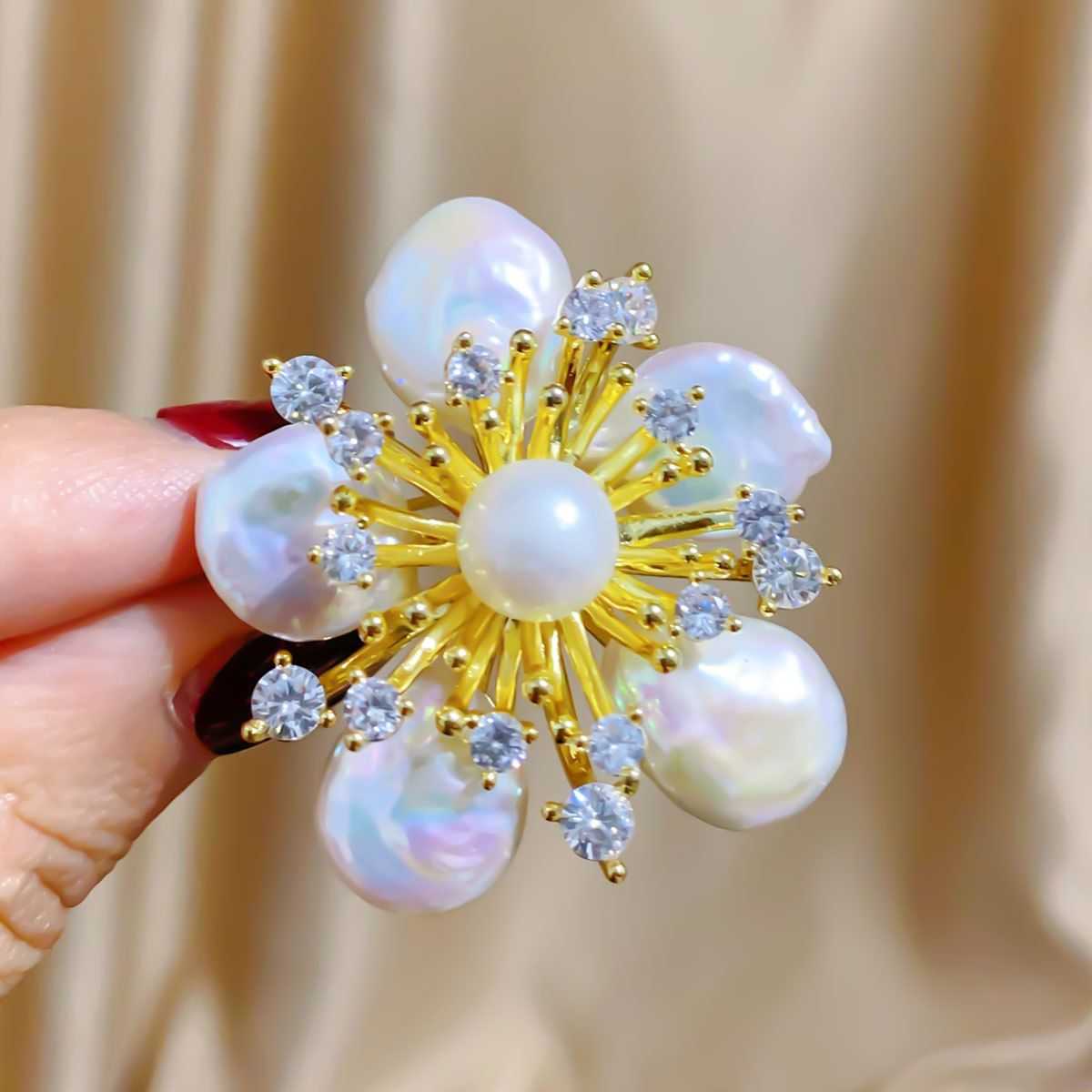 日韩高档轻奢微镶锆石胸花天然异形巴洛克珍珠胸针气质高级感别