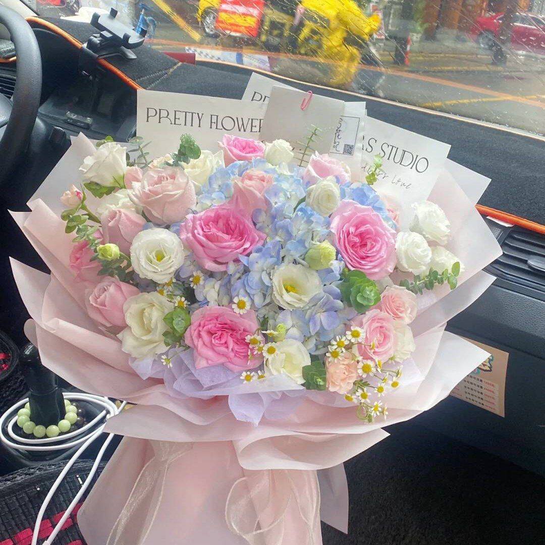 绣球花白玫瑰康乃馨玫瑰花粉玫瑰浪漫花束