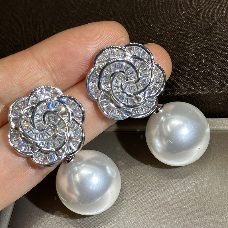 山茶花珍珠耳环夏季轻奢高级感花朵镶钻复古耳饰女短款耳饰品耳坠