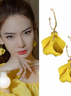 戚薇同款耳环黄色花瓣耳坠度假旅游耳饰耳钉耳夹春夏2025爆款新款