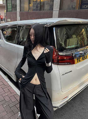 Fanptntox解构空间辣妹V领修身长袖打底衫女秋季新款显瘦露脐上衣