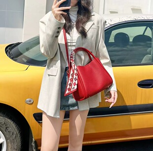 2025秋季新款高级感的手提包百搭多层次系丝巾单肩斜挎包