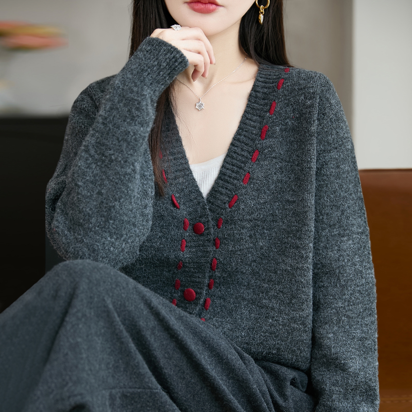 撤标撤柜！V领线条装饰针织开衫外套女洋气大码女装上衣秋冬毛衣