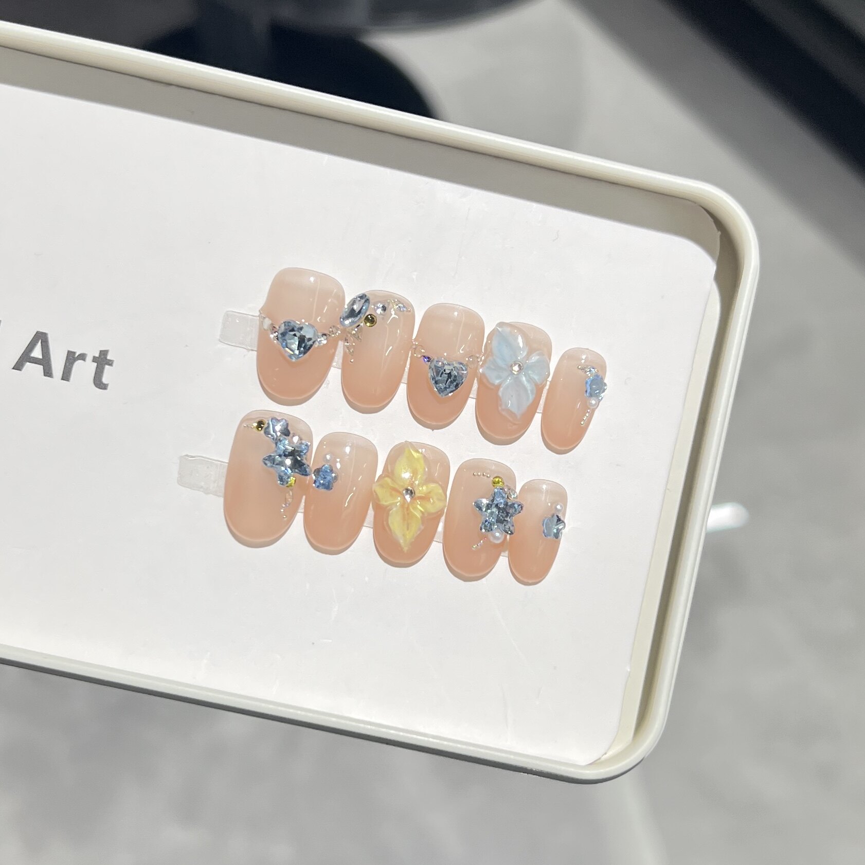 爆闪碎钻夏日显白高级感穿戴甲