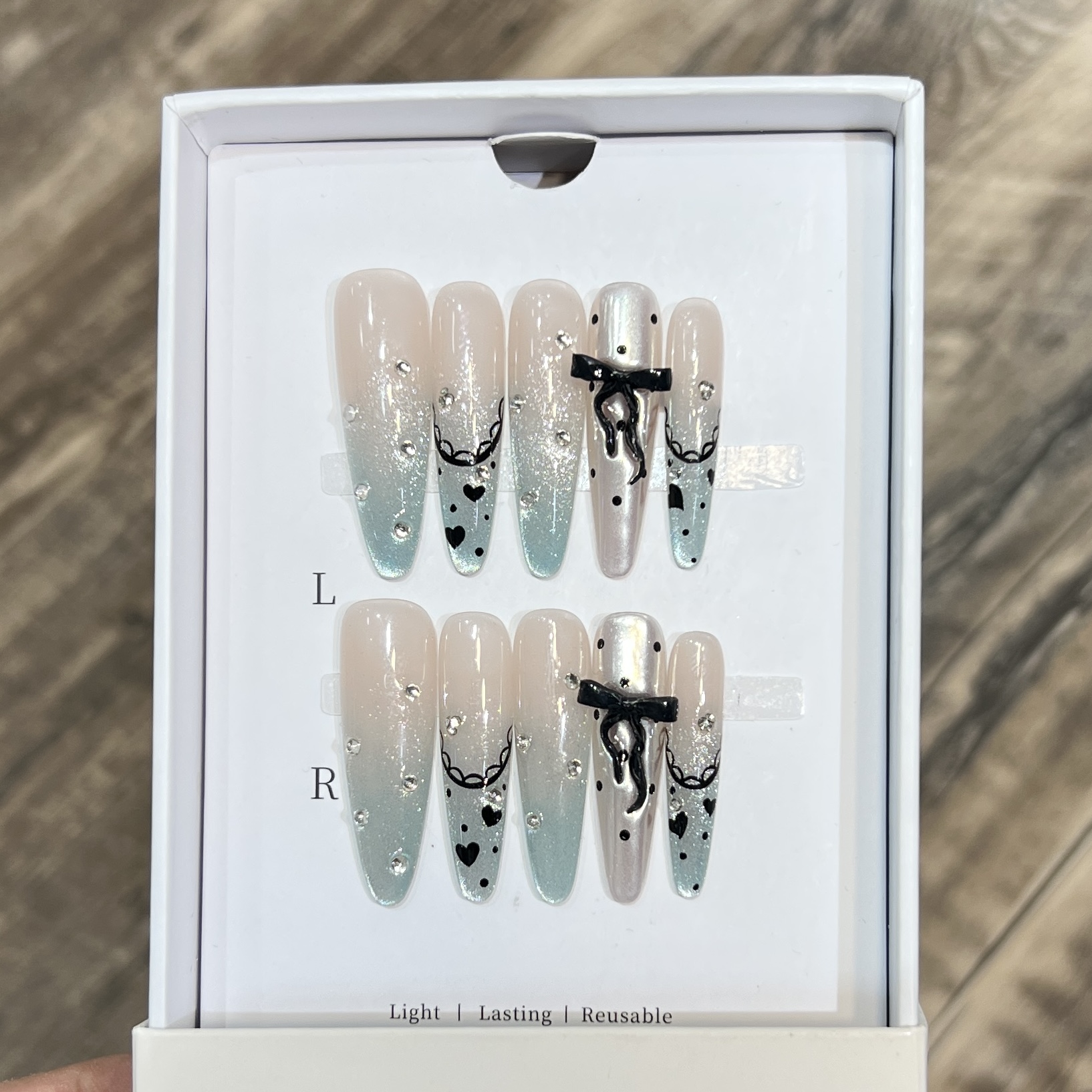 渐变晕染闪粉蝴蝶结穿戴甲