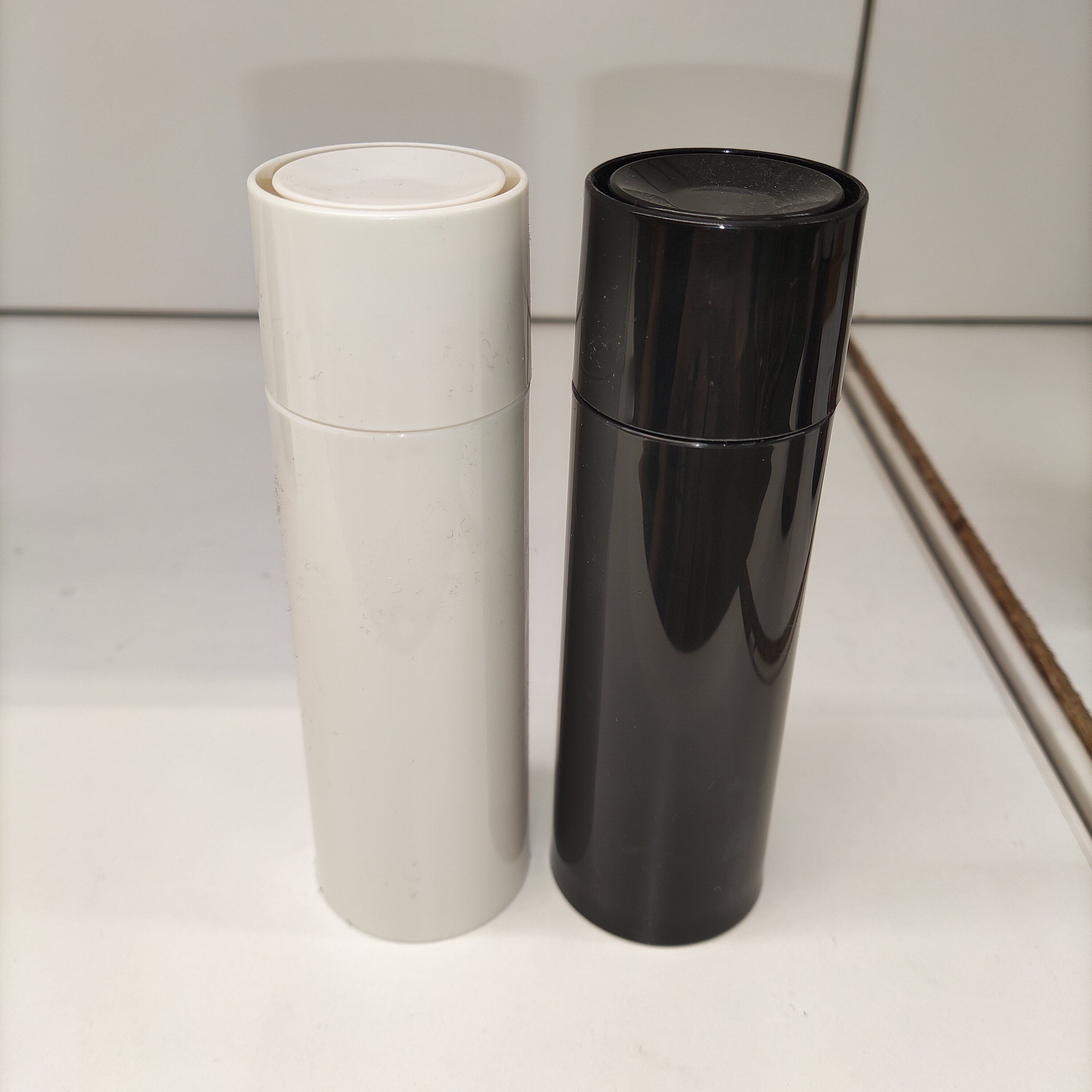 宜家保纳西研磨瓶2件套胡椒研磨器调味瓶厨房餐桌调味工具黑白色