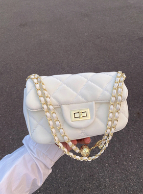 白色小金球菱格链条包包女2025新款单肩斜跨包高级质感通勤腋下包